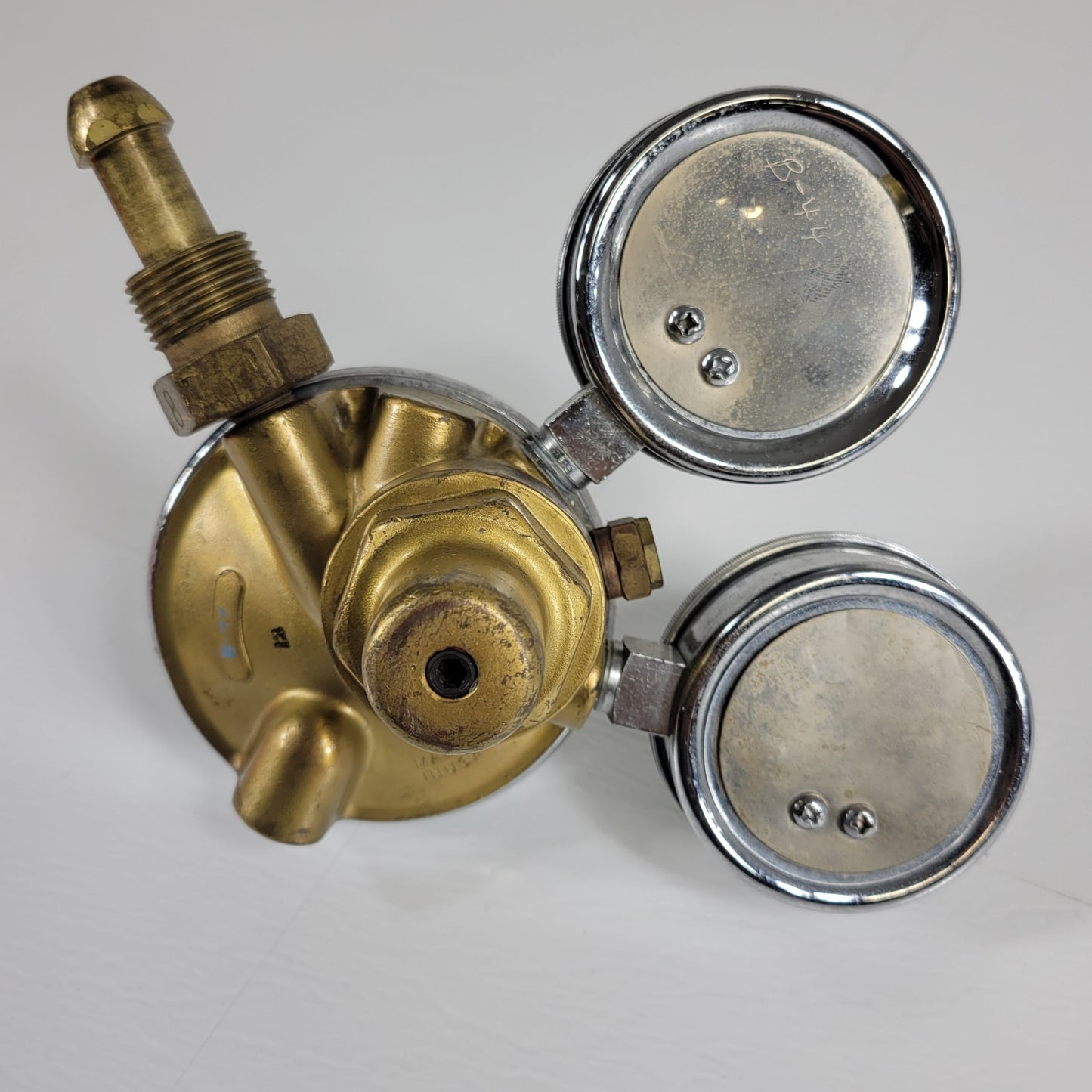Matheson 8-580 Gas Regulator 3000psi In 100psi Gauge Out Dual Stage Brass CGA580