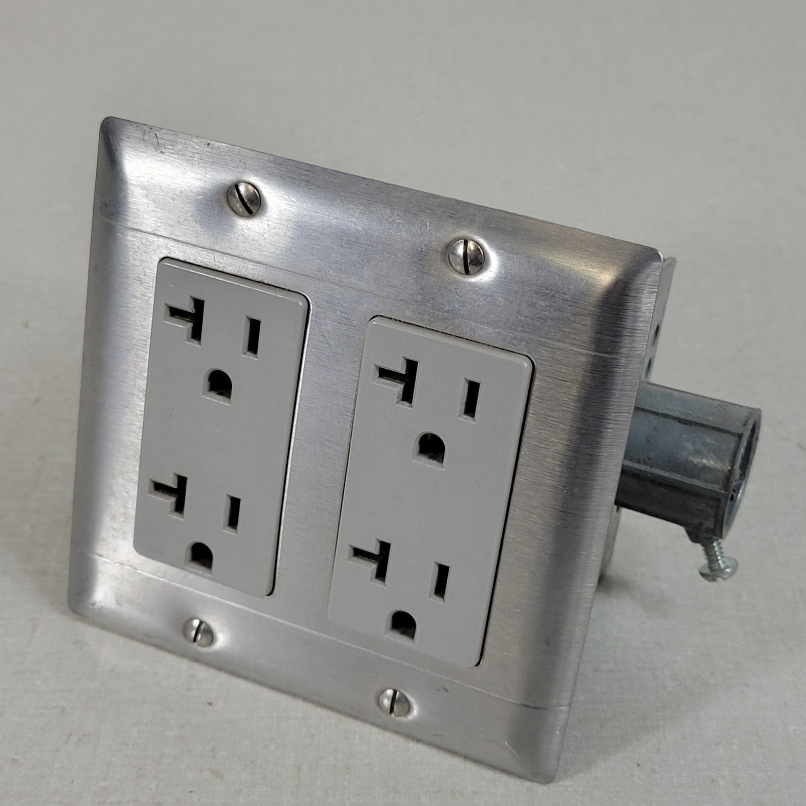 Built-In Double-Gang Work Bench Outlet Box Middle for Mains Connection ...