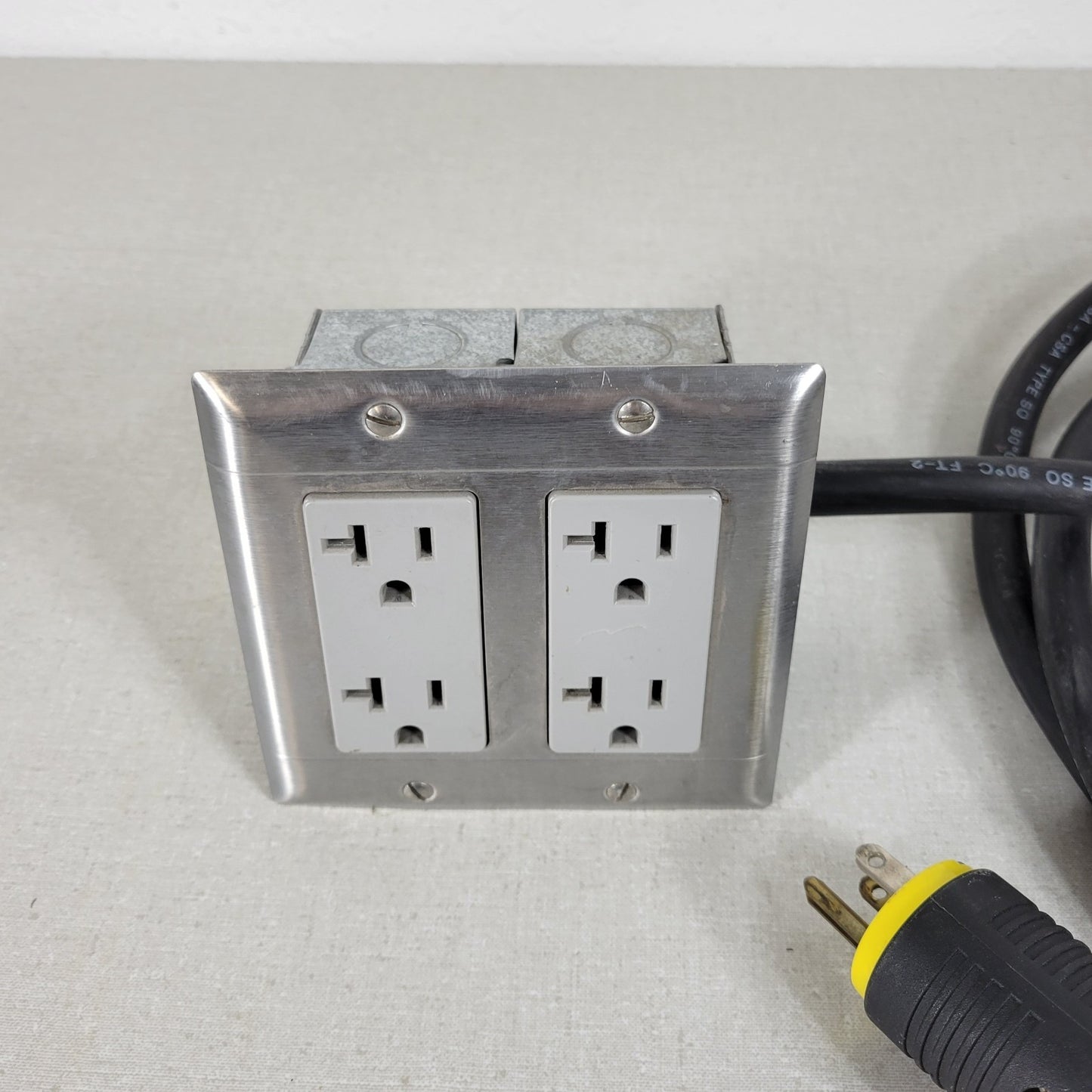 Built-In Double-Gang Work Bench Outlet Box for Mains 120V 20Amp With Cable