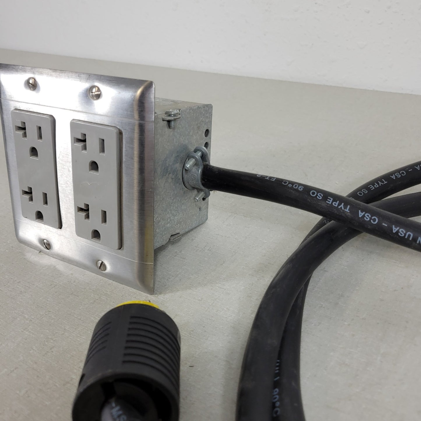Built-In Double-Gang Work Bench Outlet Box for Mains 120V 20Amp With Cable