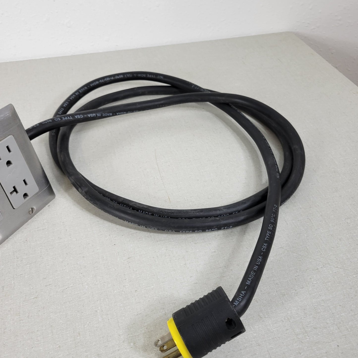 Built-In Double-Gang Work Bench Outlet Box for Mains 120V 20Amp With Cable