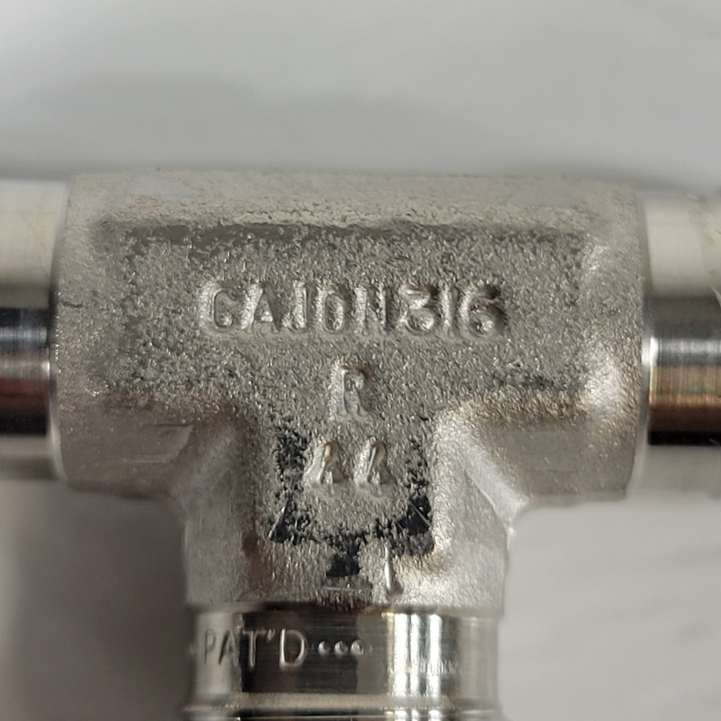 Cajon 316-R-44 VCR High Vacuum Face Seal Union Tee Stainless Steel High Purity