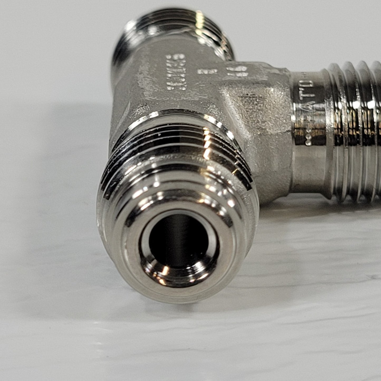 Cajon 316-R-44 VCR High Vacuum Face Seal Union Tee Stainless Steel High Purity