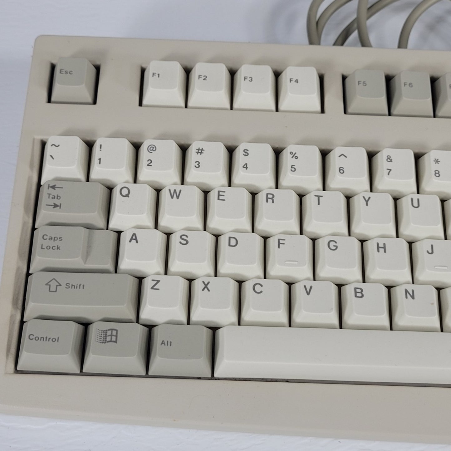 Vintage Cherry RS 6000 G83-6104Lanus/00 Beige Keyboard For Microsoft Windows 95