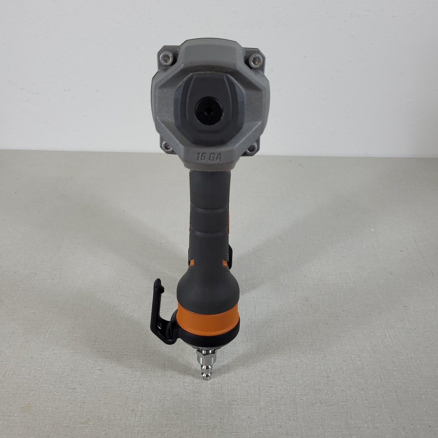 RIDGID R250SFF 16-Gauge 2.5 inch Finish Nail Gun Pneumatic Tool