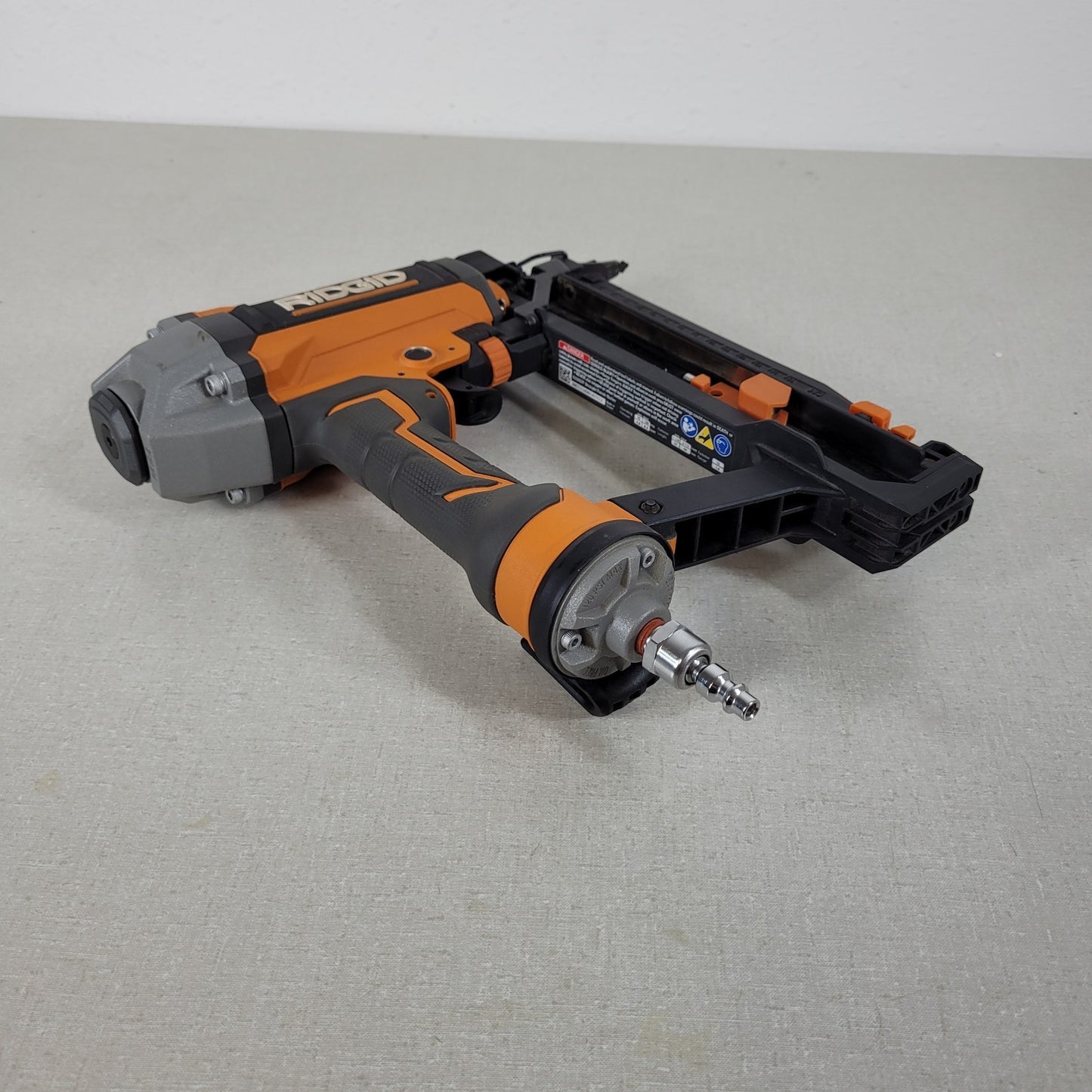 RIDGID R250SFF 16-Gauge 2.5 inch Finish Nail Gun Pneumatic Tool