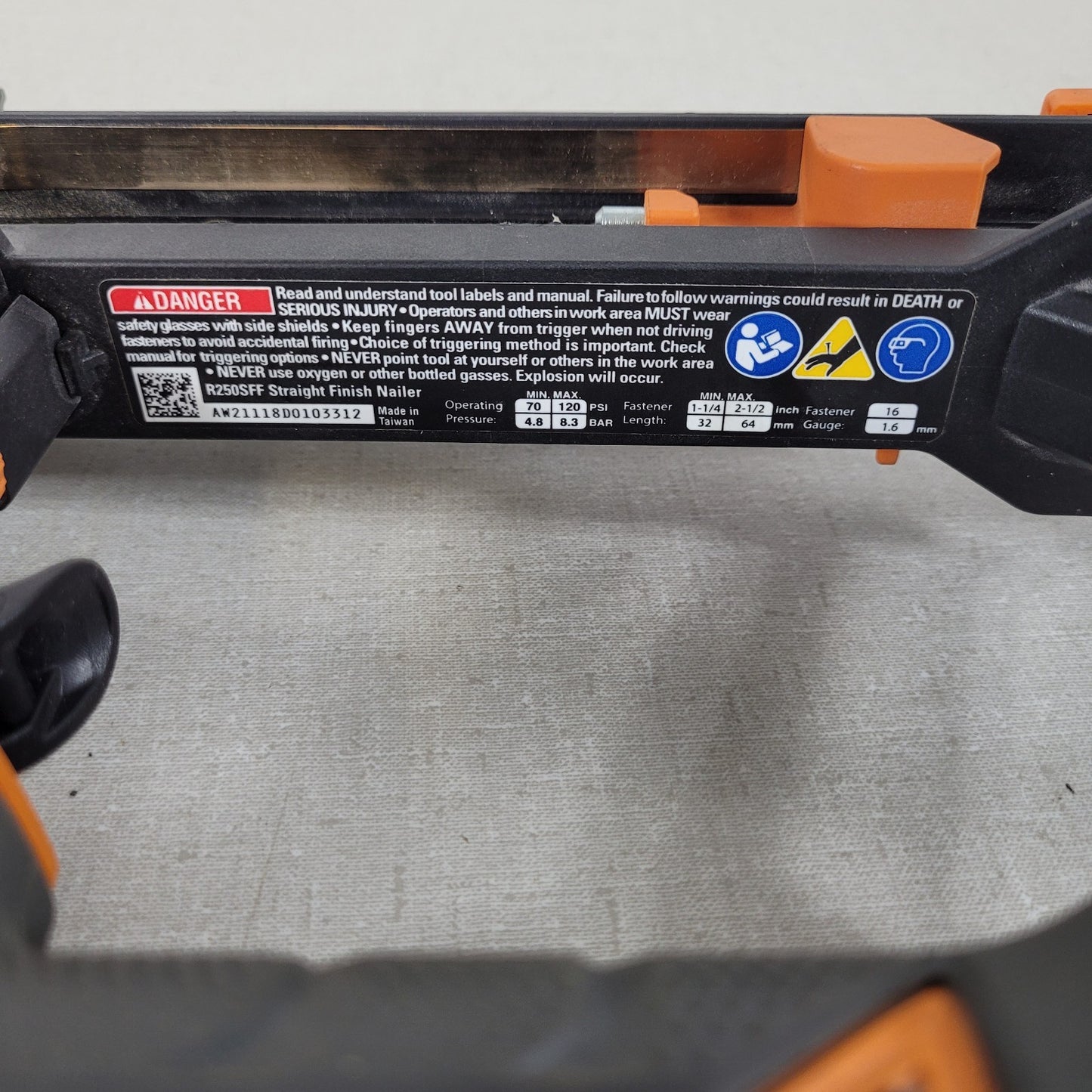 RIDGID R250SFF 16-Gauge 2.5 inch Finish Nail Gun Pneumatic Tool