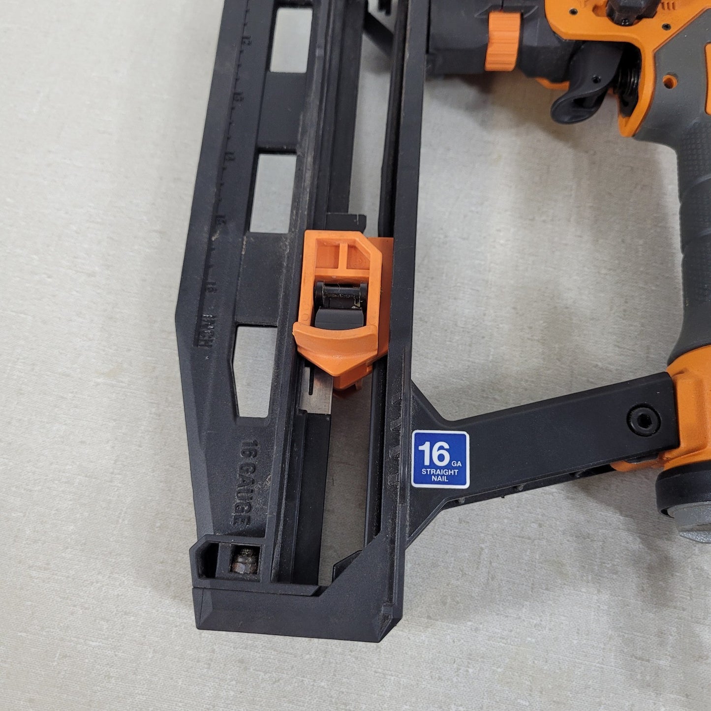 RIDGID R250SFF 16-Gauge 2.5 inch Finish Nail Gun Pneumatic Tool