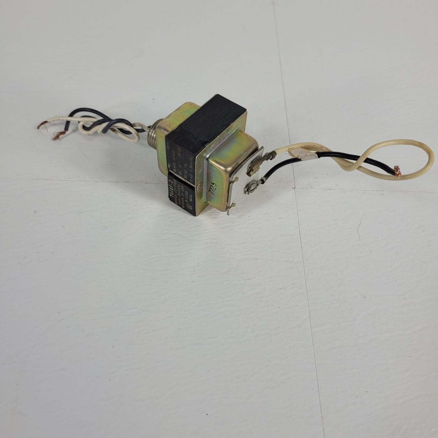 Johnson Controls Y61AF-2 Thermostat Voltage Transformer 120V To 25V 20VA 2-Wire