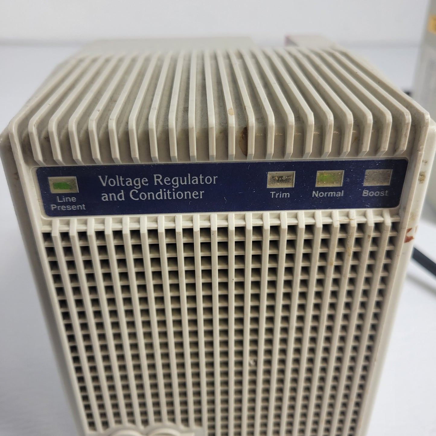 Tripp Lite LS604 Voltage Regulator and Conditioner 120v 600w 53U2 Power Supply