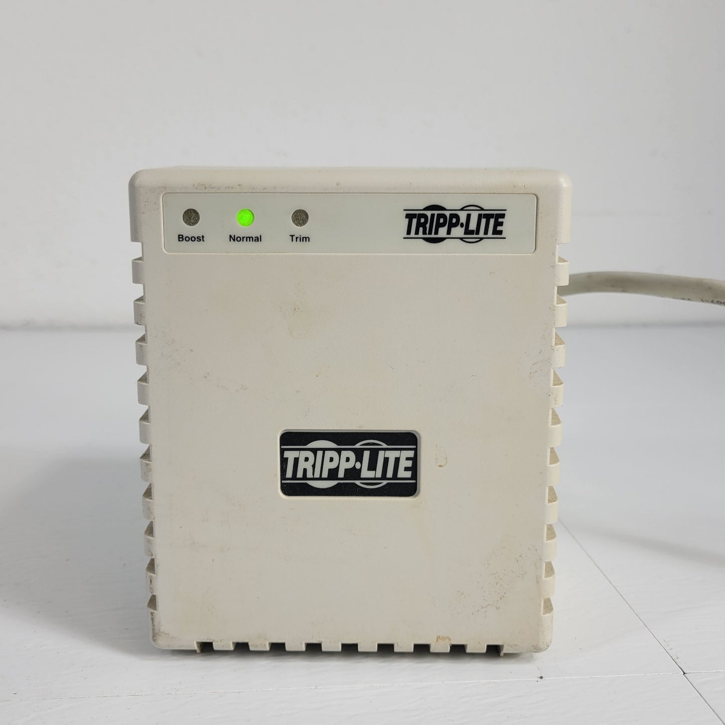 Tripp Lite LS606M Voltage Regulator & Line Conditioner 120V 5.3A To 120V 600W