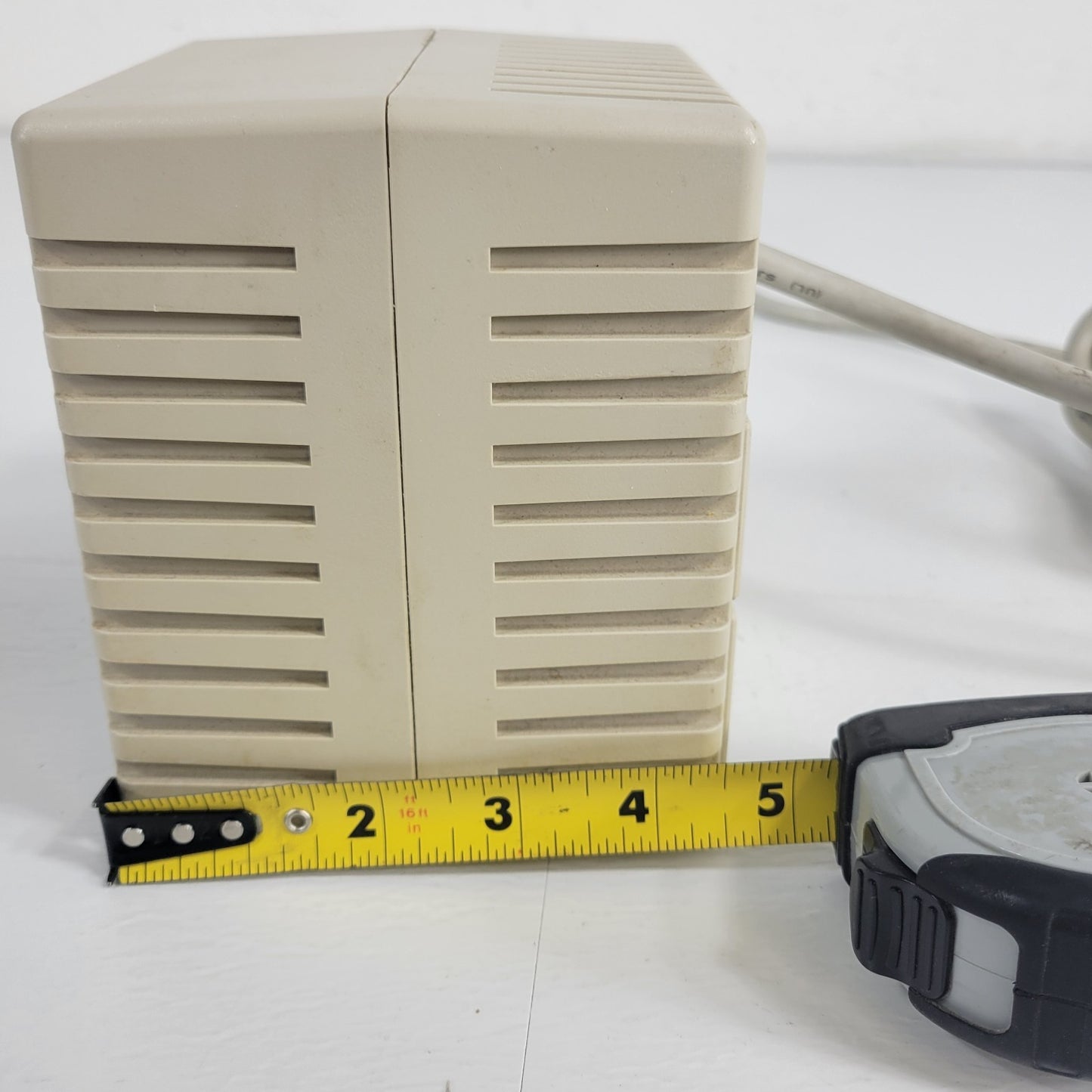 Tripp Lite LS606M Voltage Regulator & Line Conditioner 120V 5.3A To 120V 600W