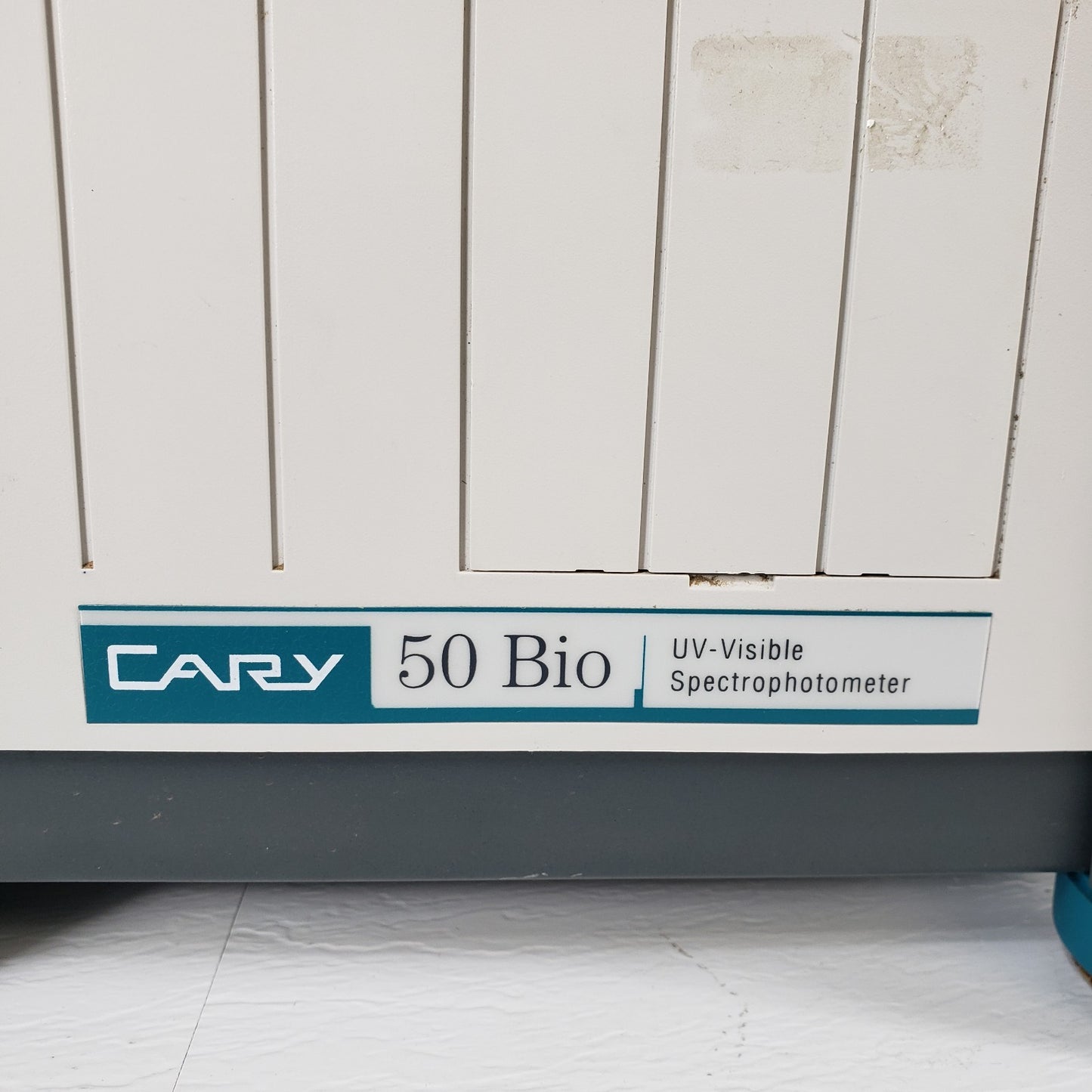 Cary 50 Bio UV-Visible Spectrophotometer Monochromator Wavelength Cuvette Holder