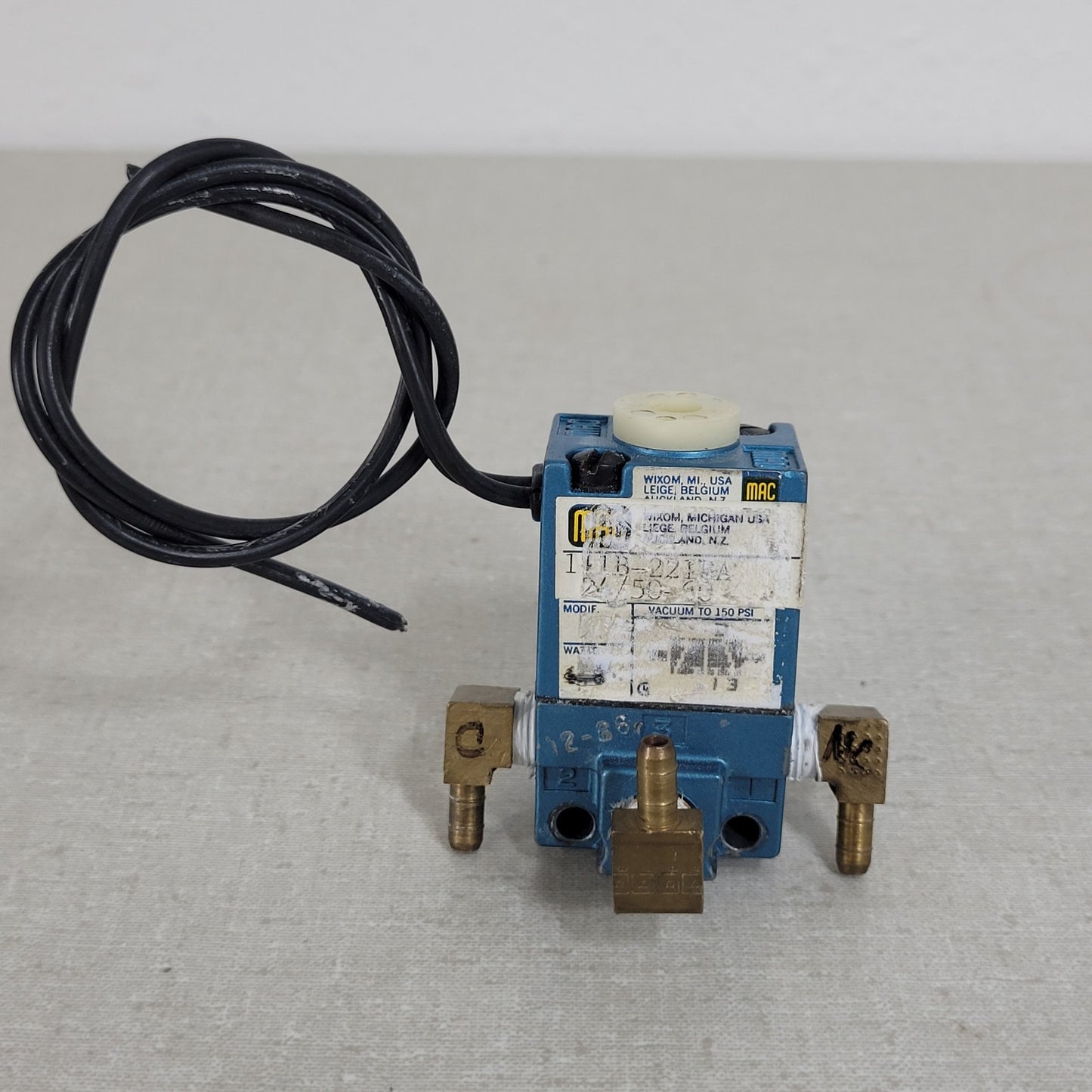MAC Vacuum Solenoid Valve 111B-221BA 24VAC 3 Way Manual Override