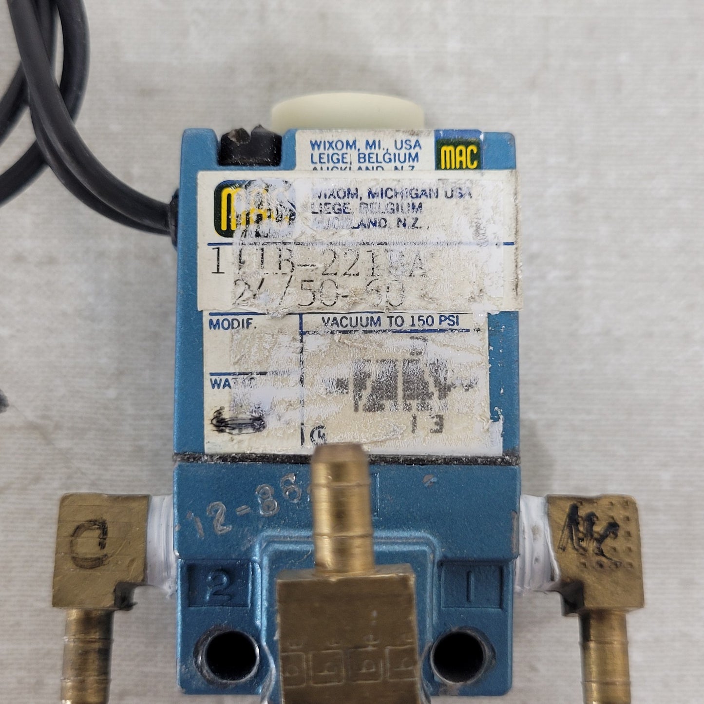 MAC Vacuum Solenoid Valve 111B-221BA 24VAC 3 Way Manual Override