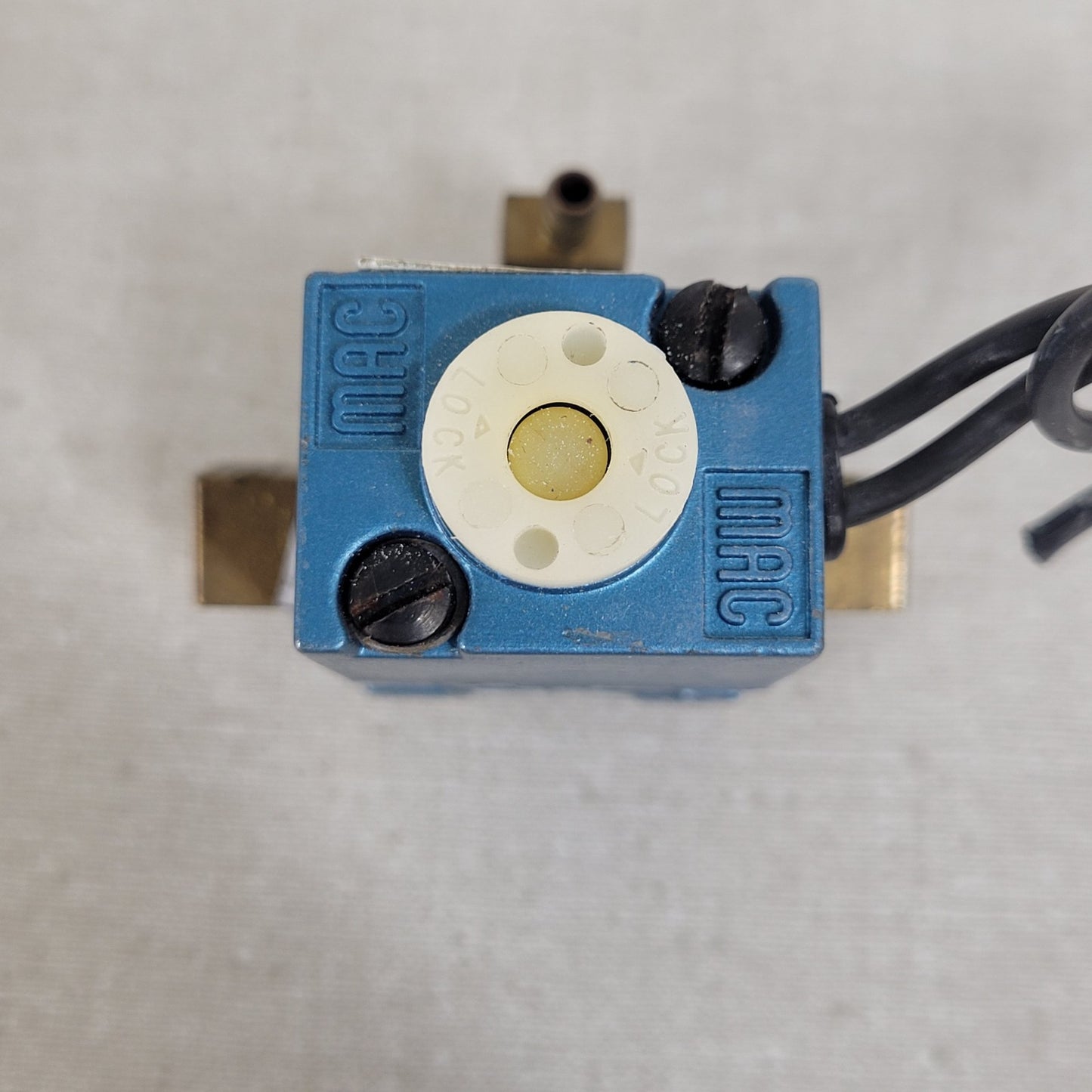 MAC Vacuum Solenoid Valve 111B-221BA 24VAC 3 Way Manual Override