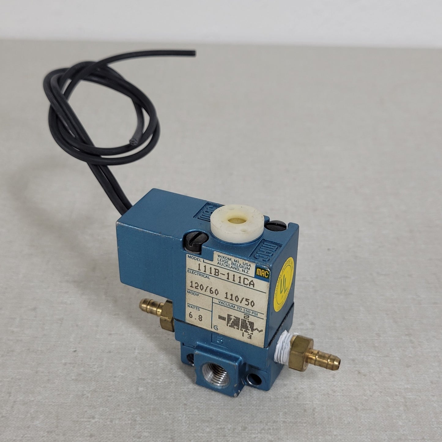 MAC Vacuum Solenoid Valve 111B-111CA 120VAC 6.8W 150psi 3 Way Manual Override
