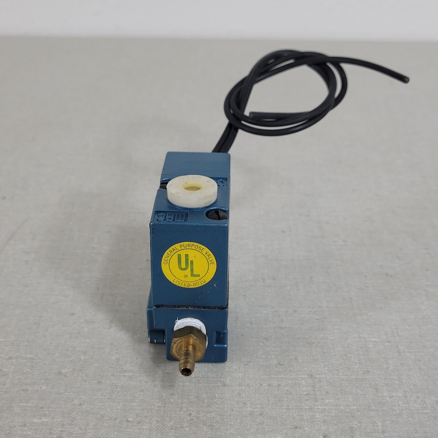 MAC Vacuum Solenoid Valve 111B-111CA 120VAC 6.8W 150psi 3 Way Manual Override