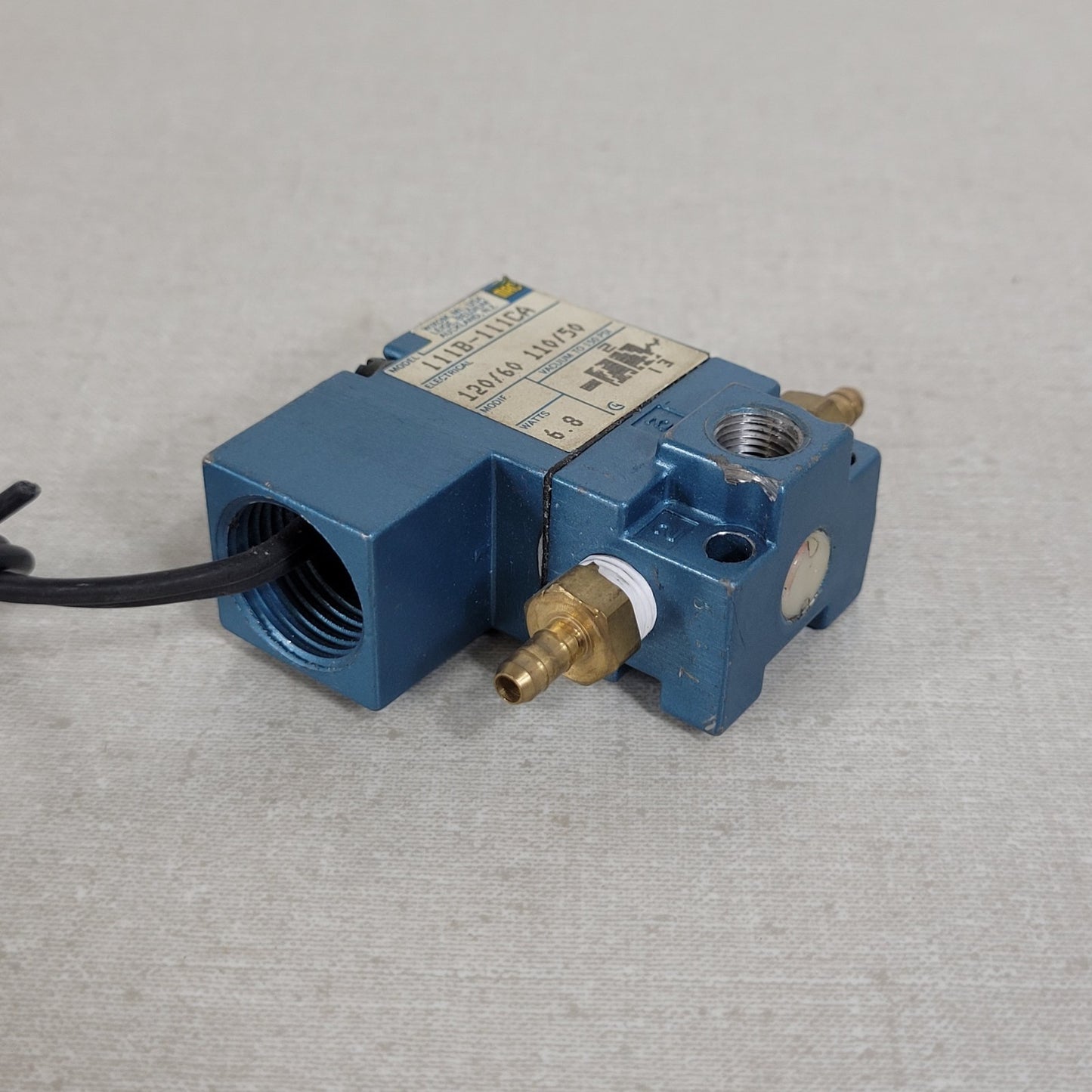 MAC Vacuum Solenoid Valve 111B-111CA 120VAC 6.8W 150psi 3 Way Manual Override