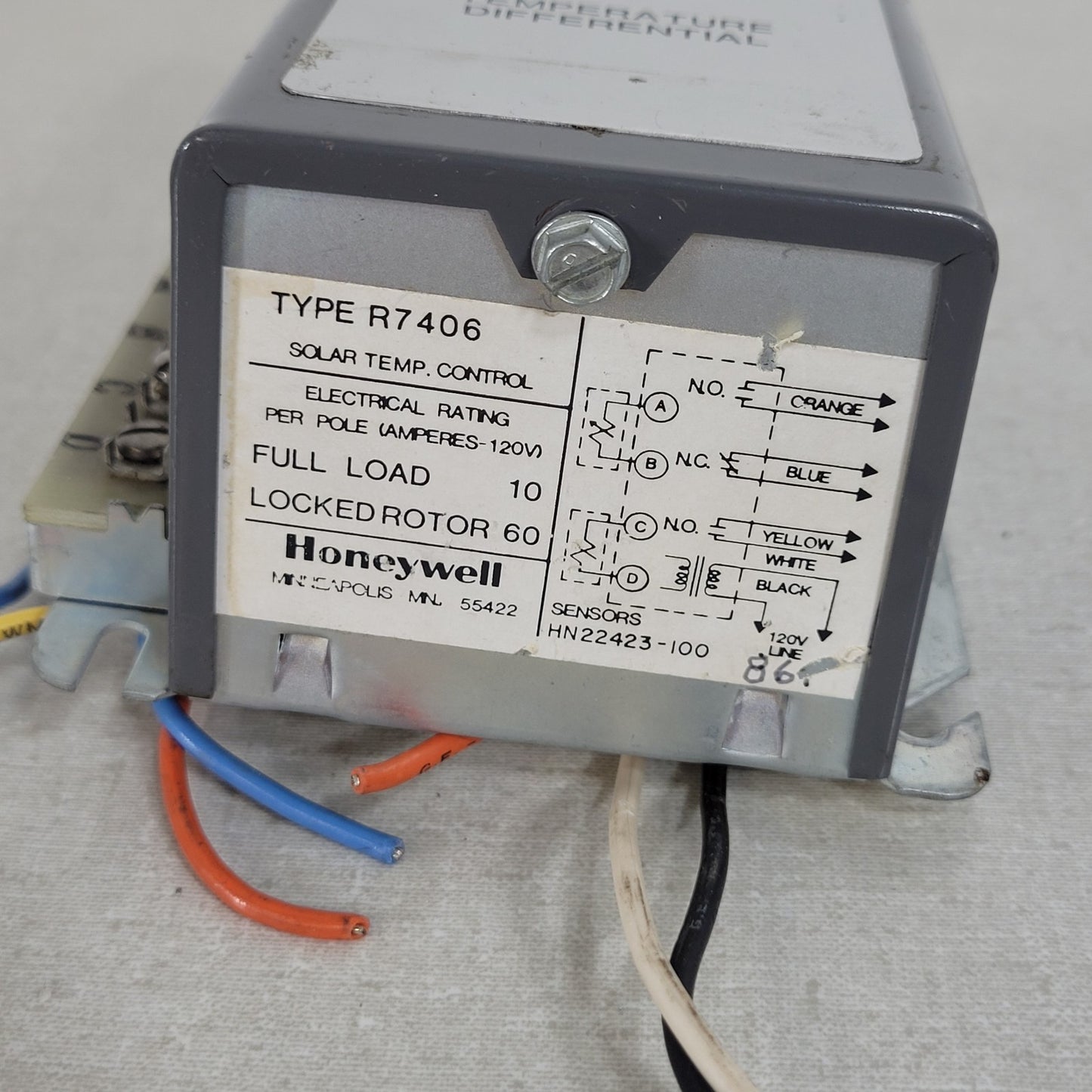 Honeywell R7406 Solar Temperature Control Differential 10A 120V Sensor