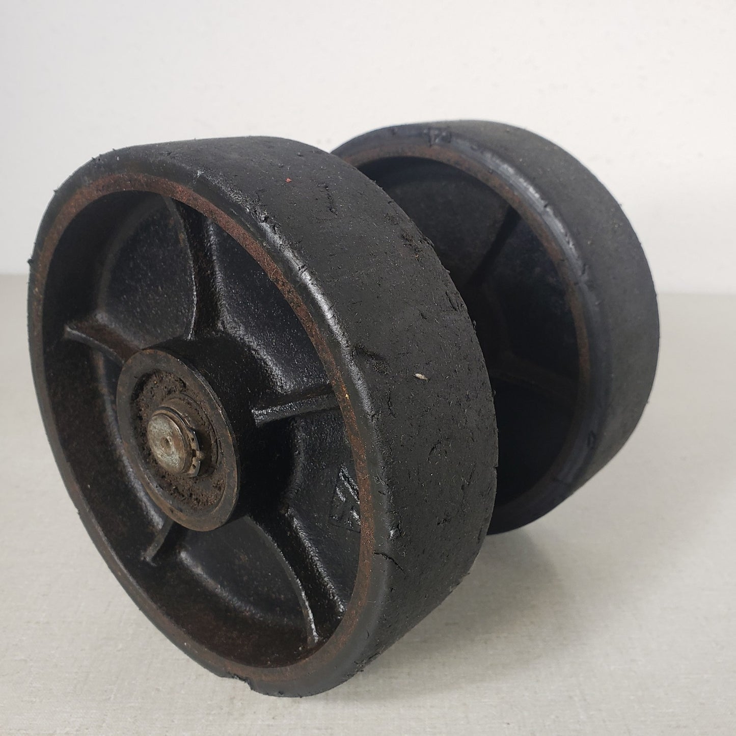 Dayton 4YX97 46G254 - 97-42 - 2xMainwheels, Axle, Axle Bolt Assembly Pallet Jack