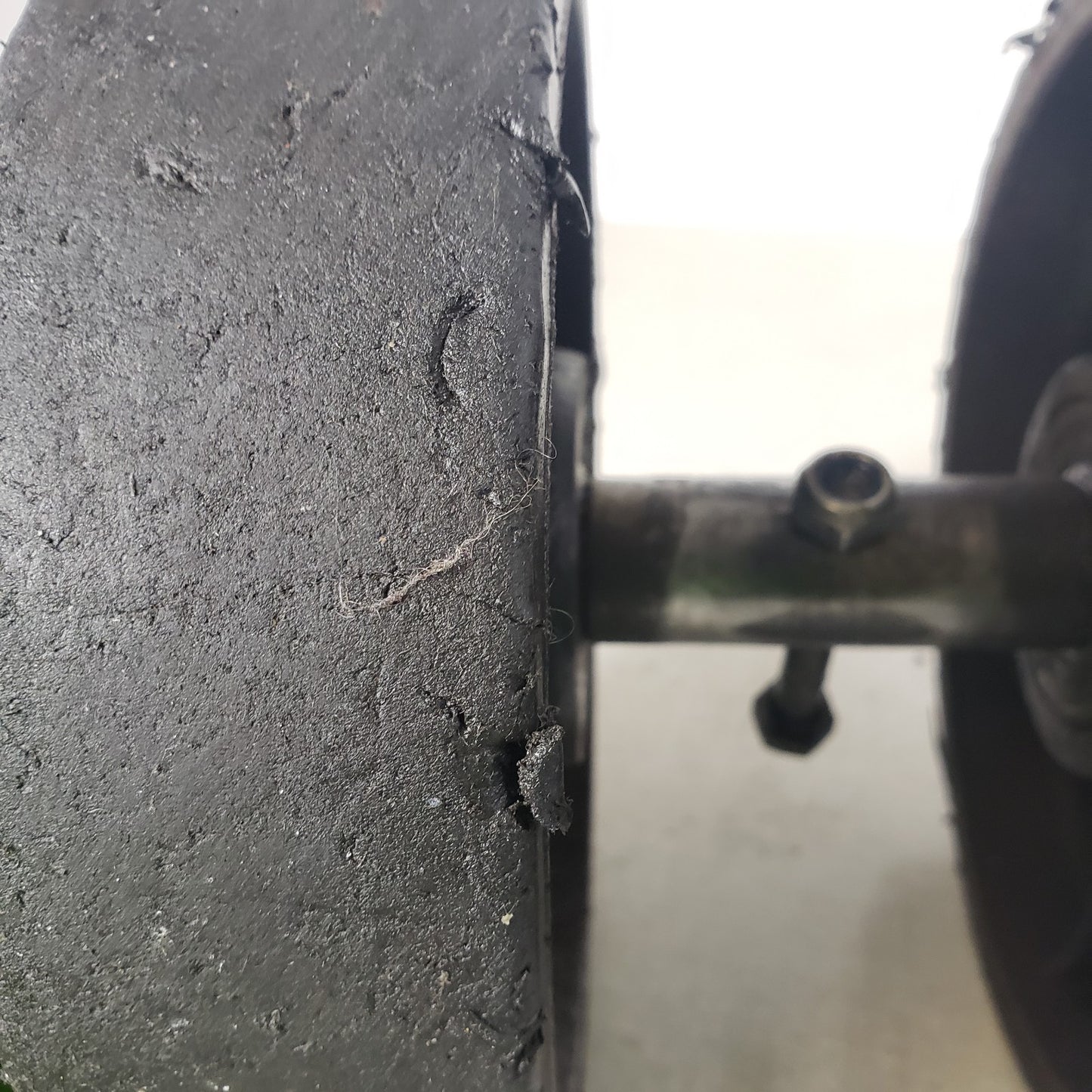 Dayton 4YX97 46G254 - 97-42 - 2xMainwheels, Axle, Axle Bolt Assembly Pallet Jack