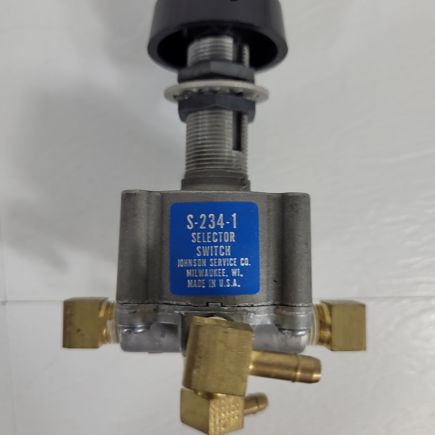 Johnson Service Co S-234-1 Air or Fluid Selector Switch 4 Out Manually Operated