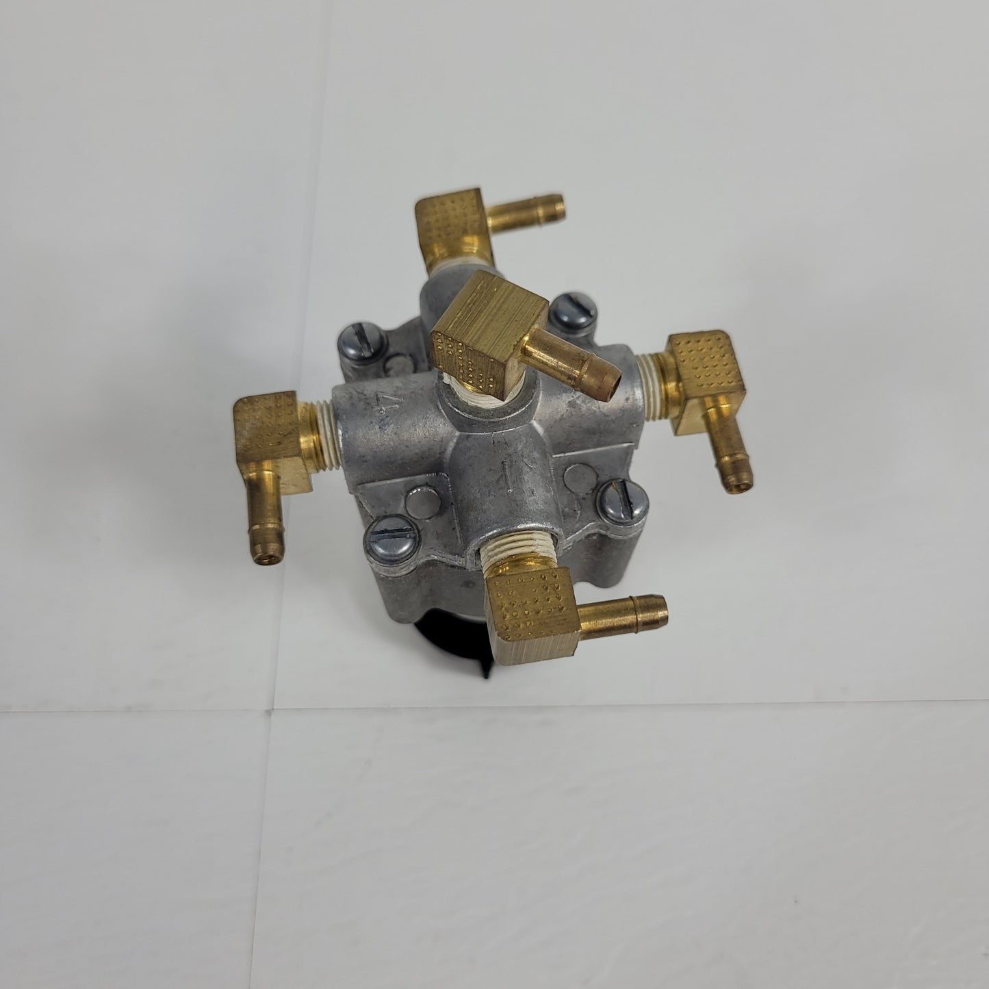 Johnson Service Co S-234-1 Air or Fluid Selector Switch 4 Out Manually Operated