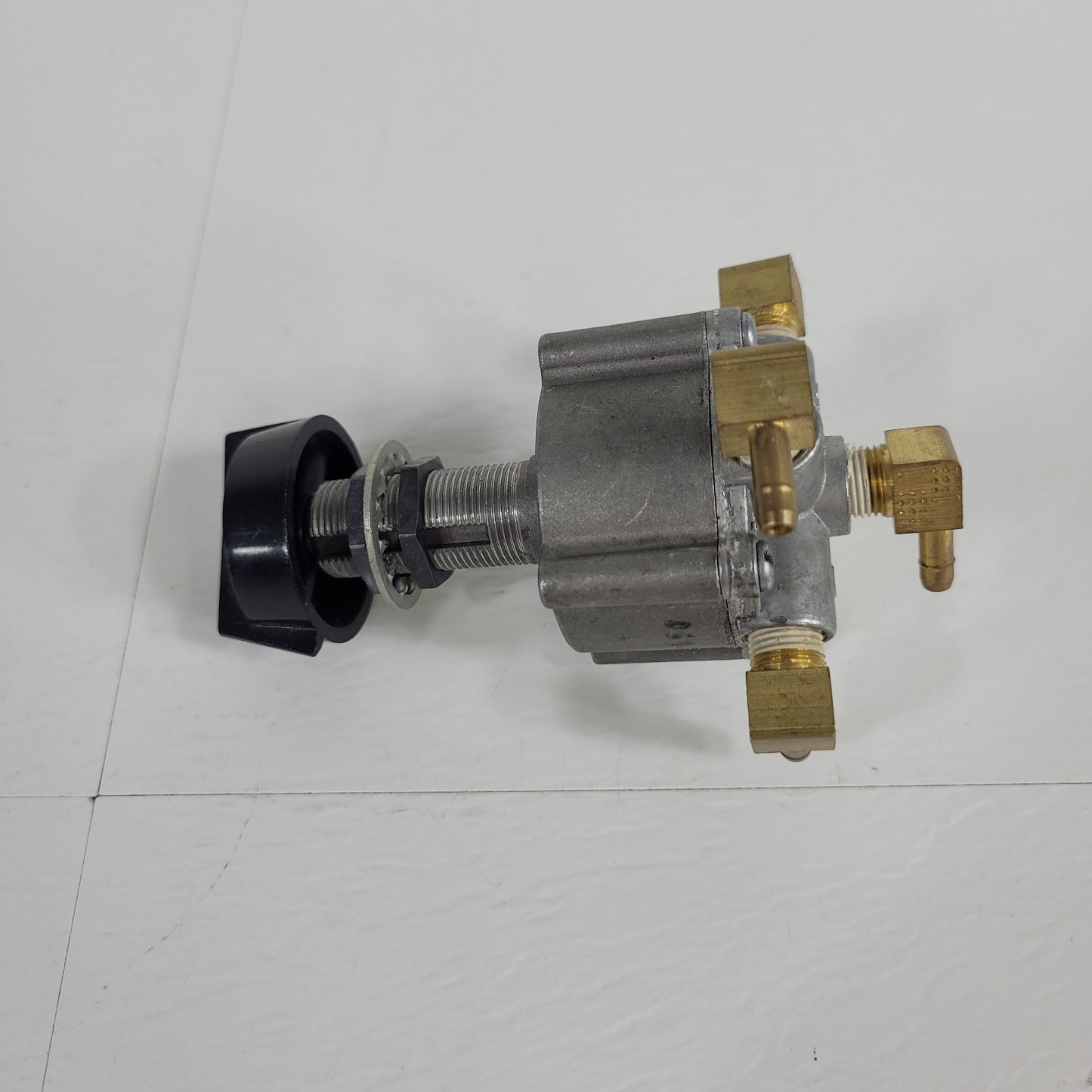 Johnson Service Co S-234-1 Air or Fluid Selector Switch 4 Out Manually Operated