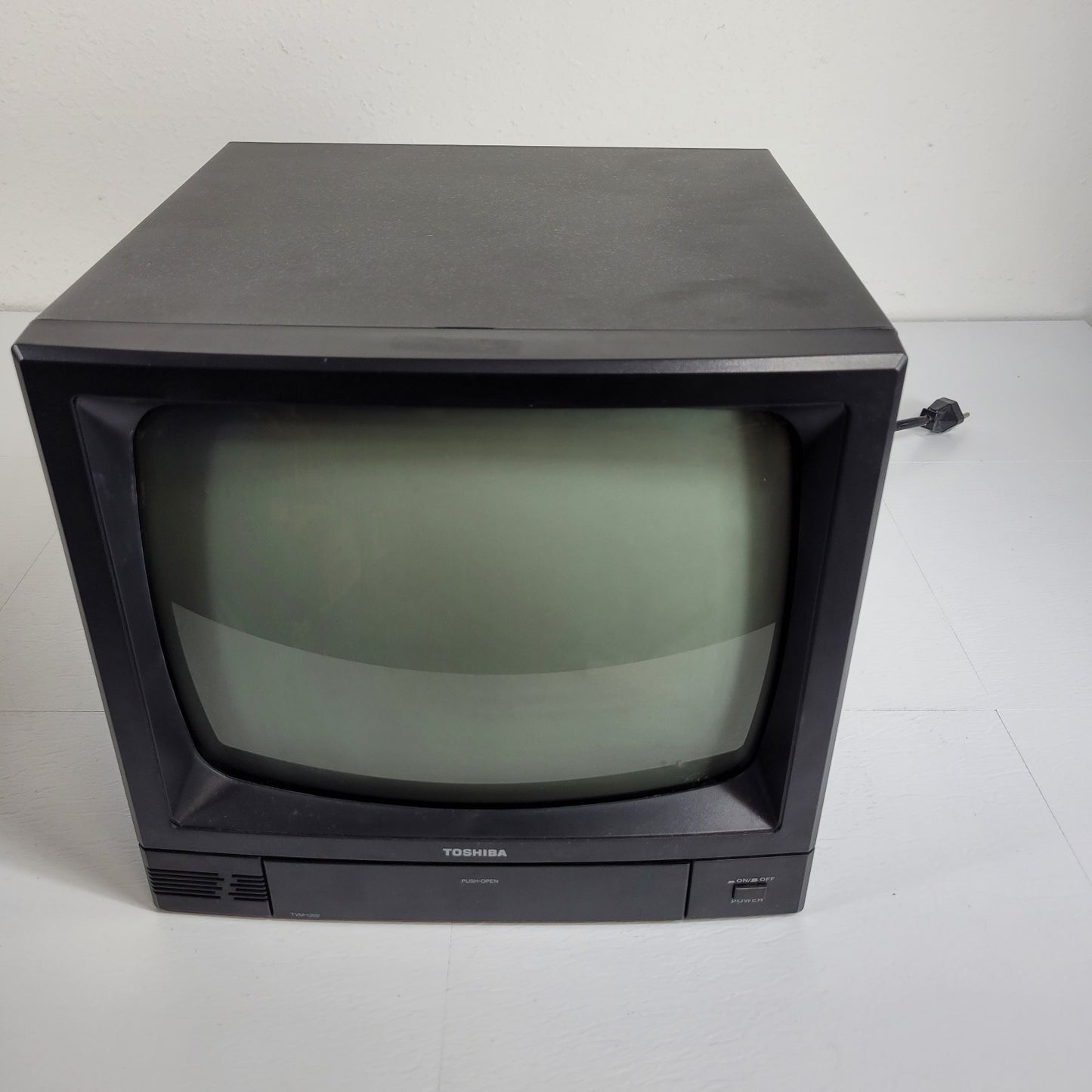 Vintage 1995 Toshiba TVM-1202 CRT B&W Security Camera Monitor 13" Screen