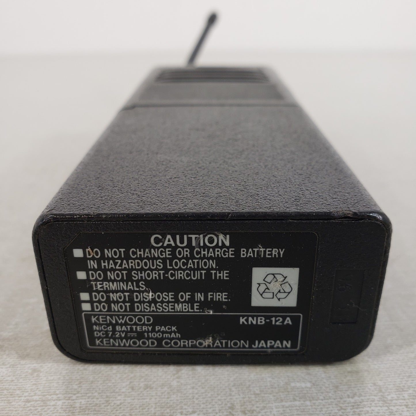 Kenwood TK-350 UHF FM Transceiver Kenwood KNB-12A NiCd Battery Pack