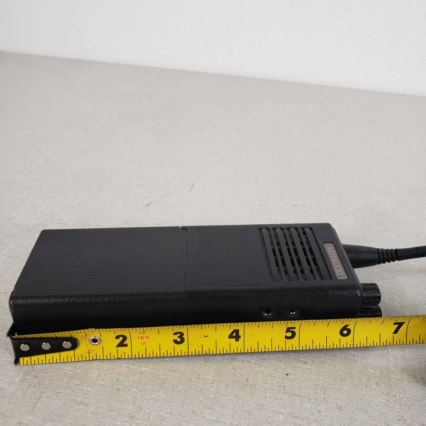 Kenwood TK-350 UHF FM Transceiver Kenwood KNB-12A NiCd Battery Pack