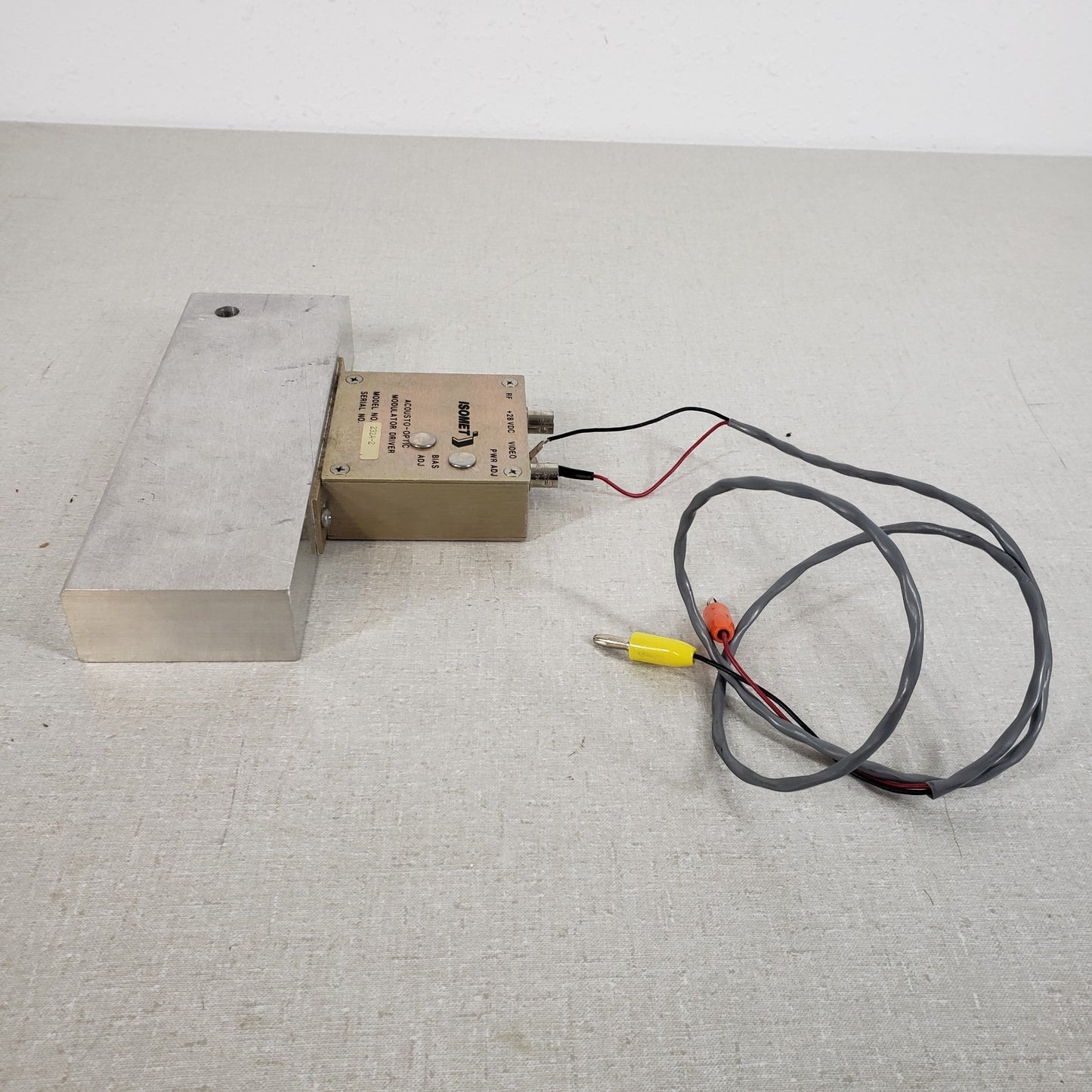Isomet Acousto-Optic Modulator Driver 232A RF BNC Video 80MHz 28VDC w/ Heat Sink