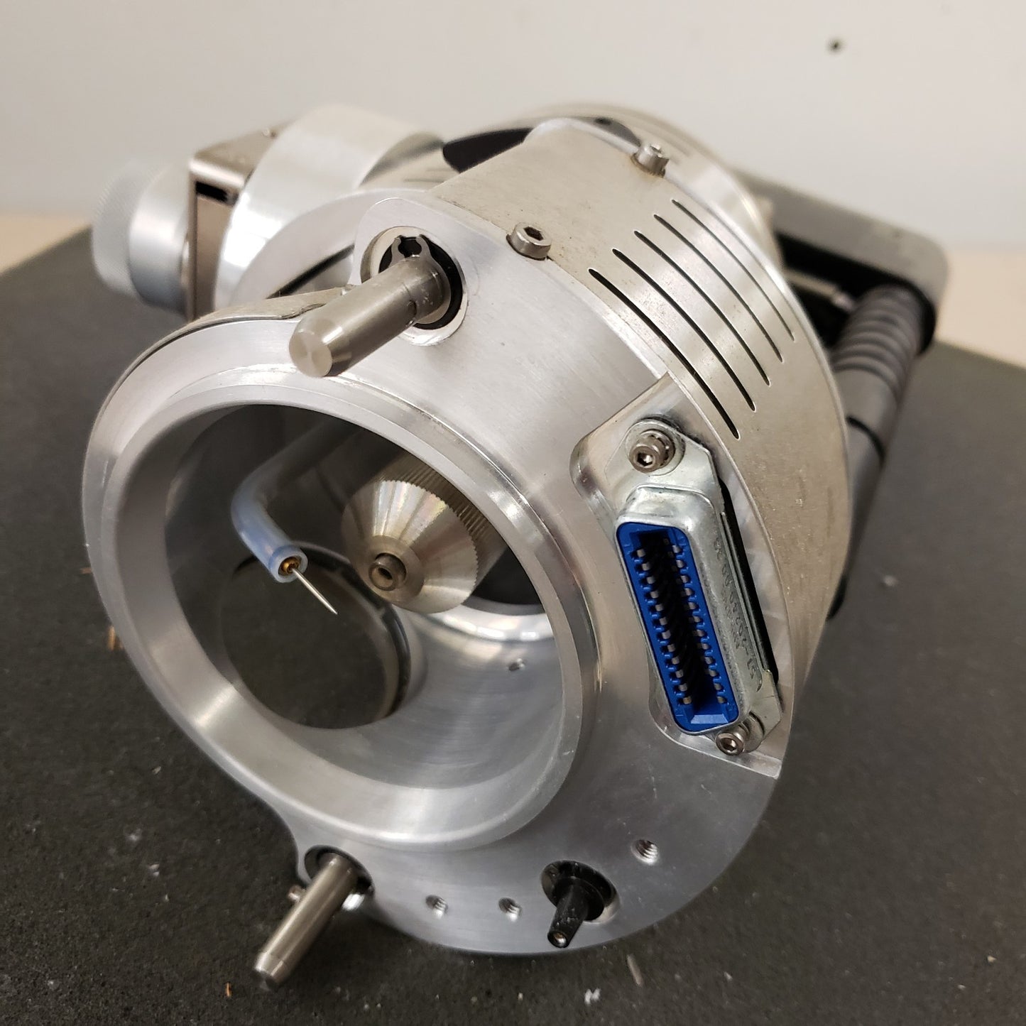 Applied Biosystems Q Trap Mass Spectrometer LC/MS/MS System and Spare Ion Source