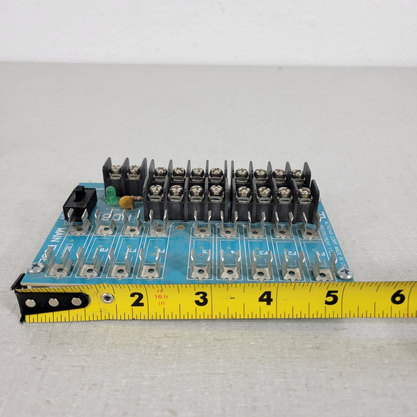 Altronix Pd8 Power Distribution Module PDM PDU 8 Fuse Output Rev-D27Y9