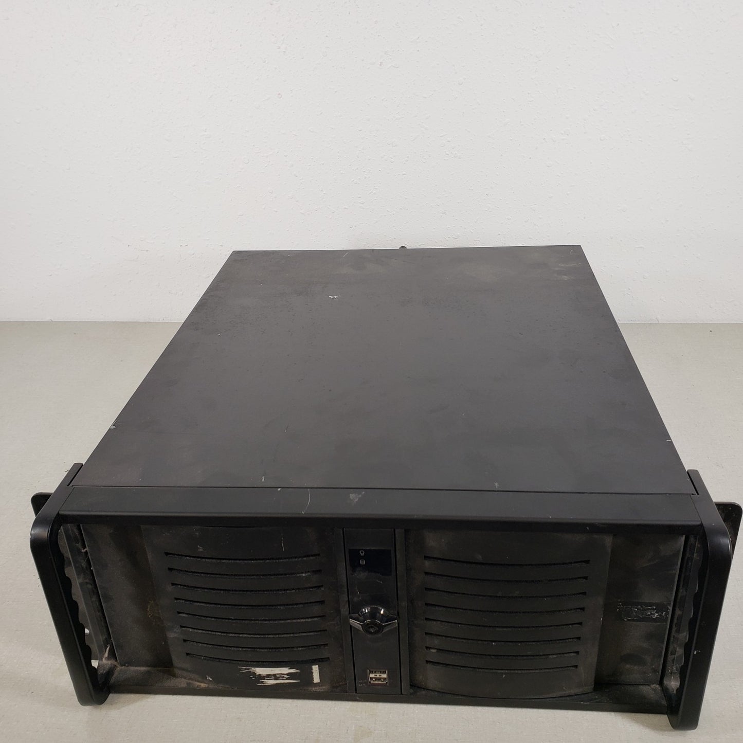 4U Server Case And Power Supply Rack Mount Handles DVR BNC Rear Connectors