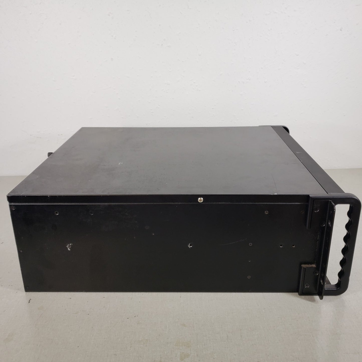 4U Server Case And Power Supply Rack Mount Handles DVR BNC Rear Connectors