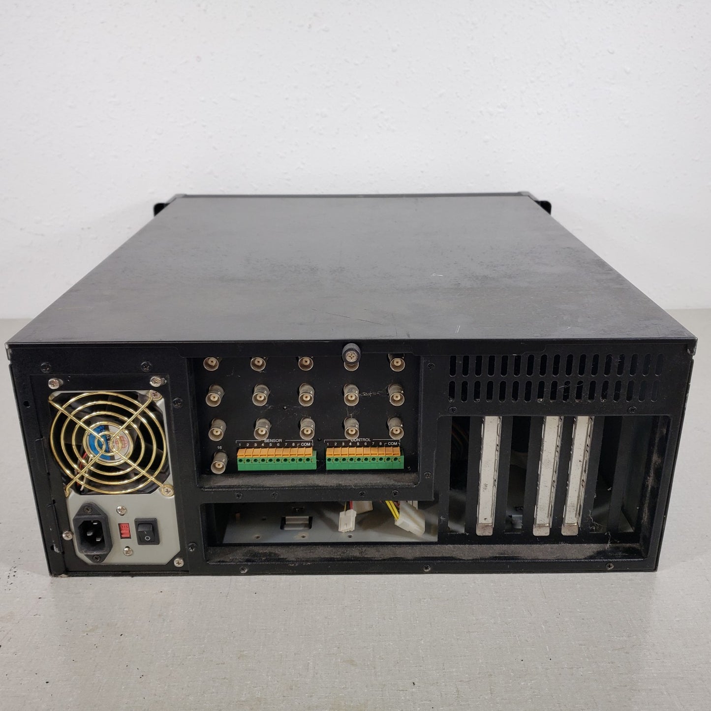 4U Server Case And Power Supply Rack Mount Handles DVR BNC Rear Connectors
