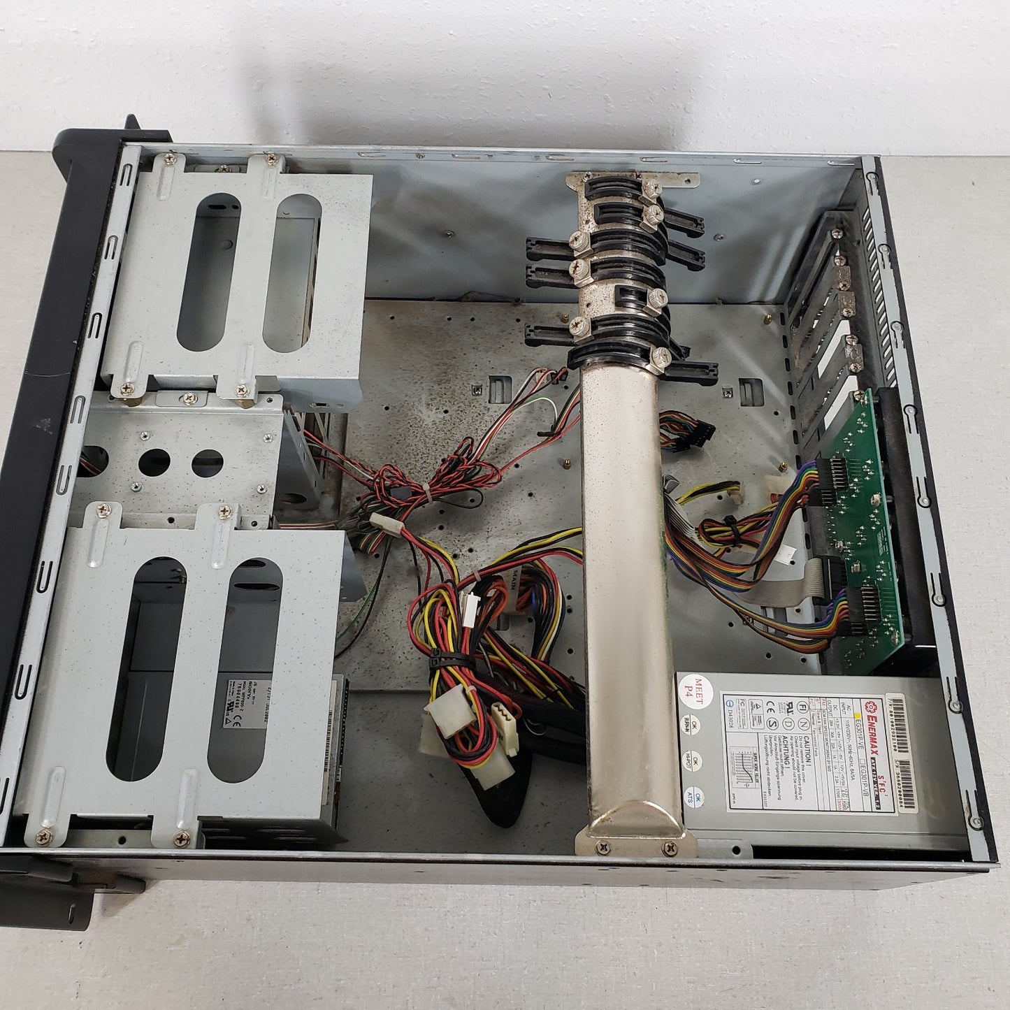4U Server Case And Power Supply Rack Mount Handles DVR BNC Rear Connectors