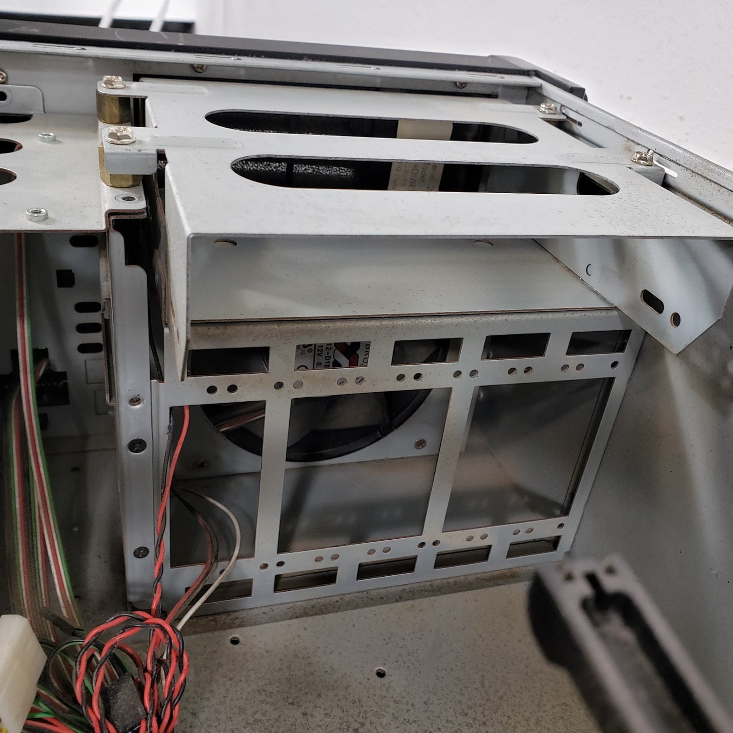 4U Server Case And Power Supply Rack Mount Handles DVR BNC Rear Connectors