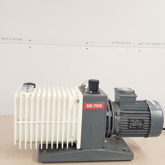 Varian SD700 Dual Stage Rotary Vane Vacuum Pump 3-Phase Power ISO KF40 NW40
