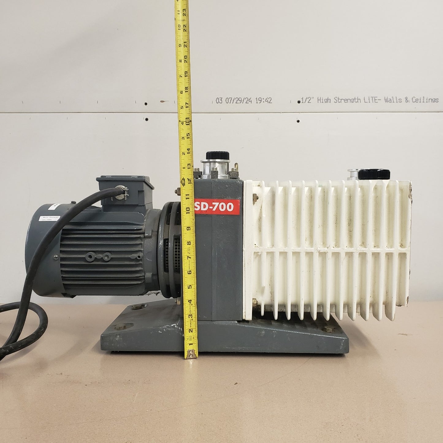 Varian SD700 Dual Stage Rotary Vane Vacuum Pump 3-Phase Power ISO KF40 NW40