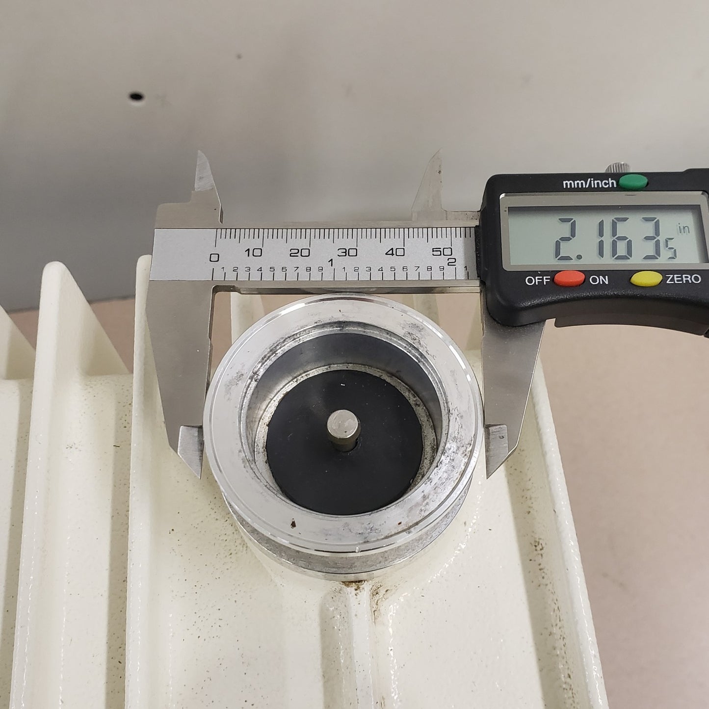 Varian SD700 Dual Stage Rotary Vane Vacuum Pump 3-Phase Power ISO KF40 NW40