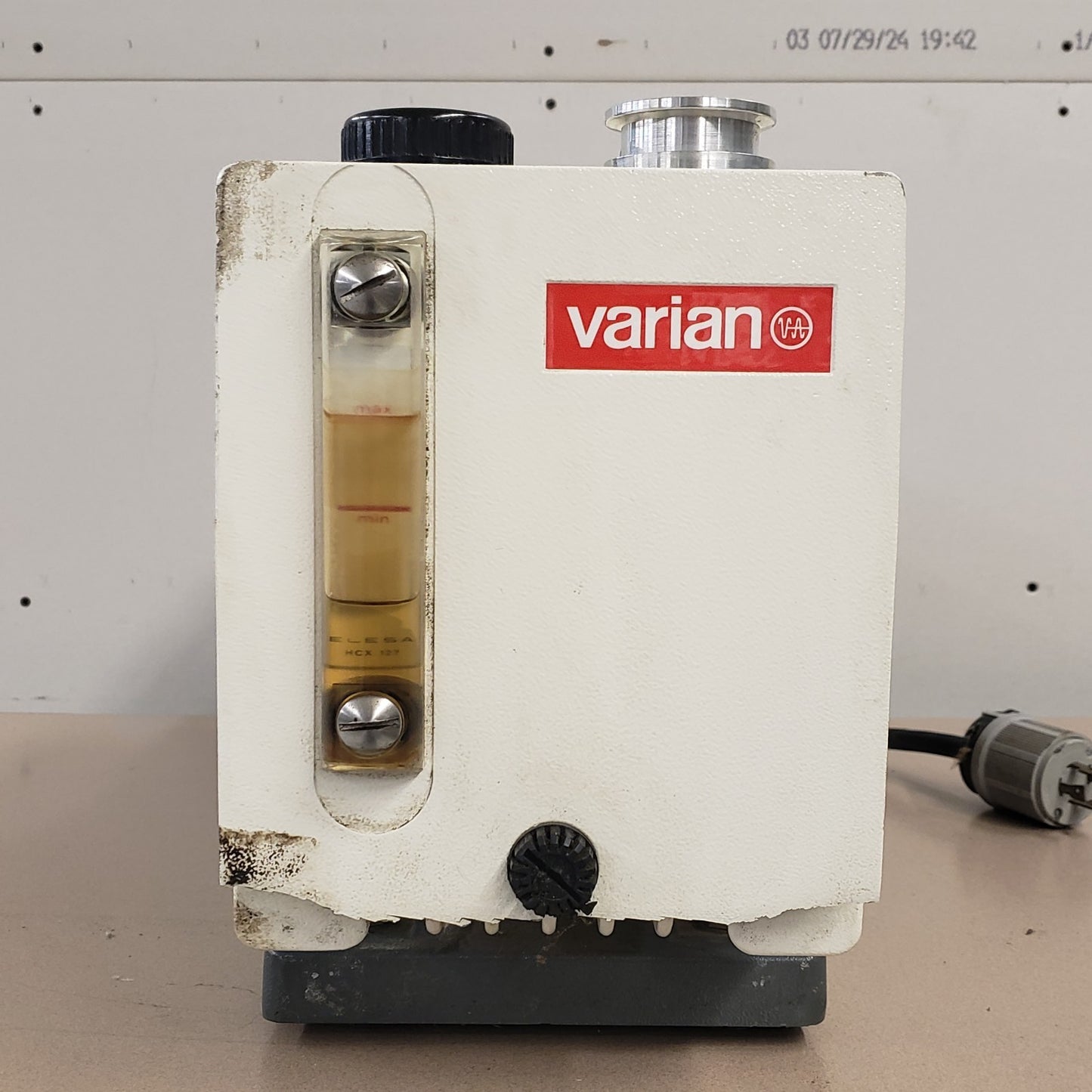Varian SD700 Dual Stage Rotary Vane Vacuum Pump 3-Phase Power ISO KF40 NW40
