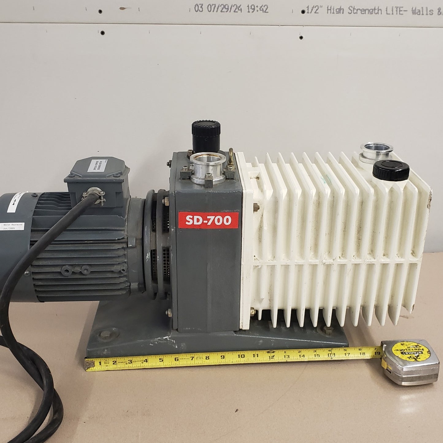 Varian SD700 Dual Stage Rotary Vane Vacuum Pump 3-Phase Power ISO KF40 NW40