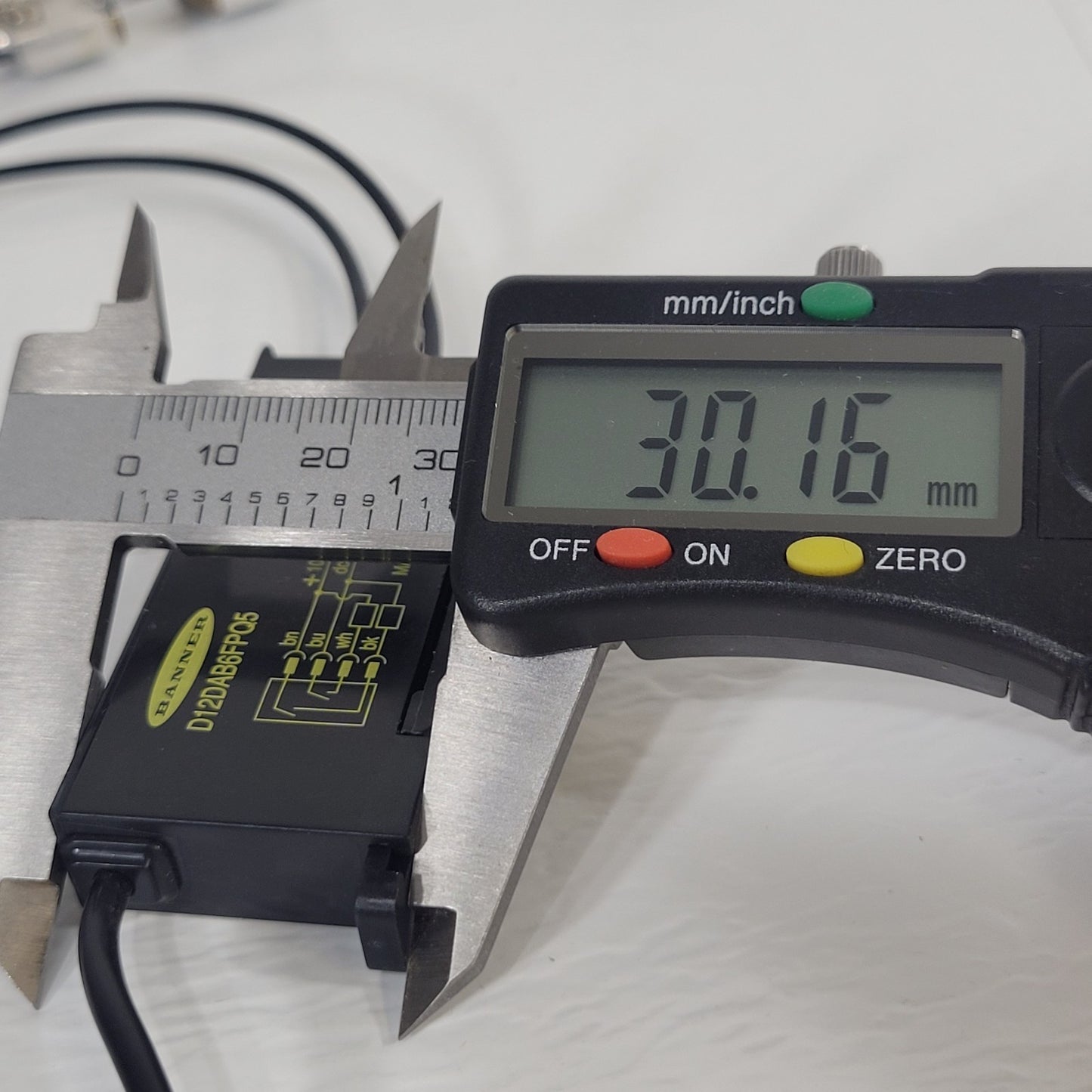 Banner Engineering Fiber Optic Sensor D12DAB6FPQ5 Diffuse Reflective Sensor