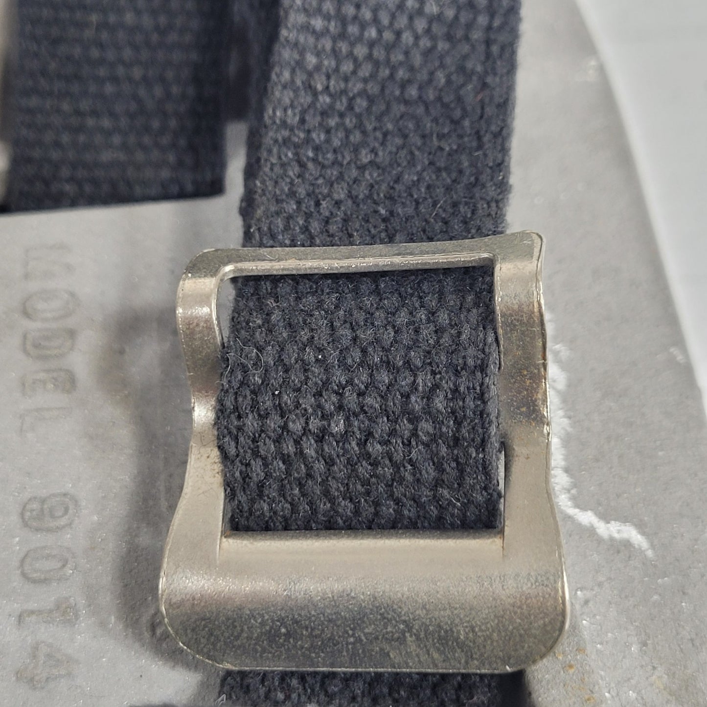 Ohaus 9014 Gas Cylinder Holder for Bench Safety Secure Adjustable Belt Mount