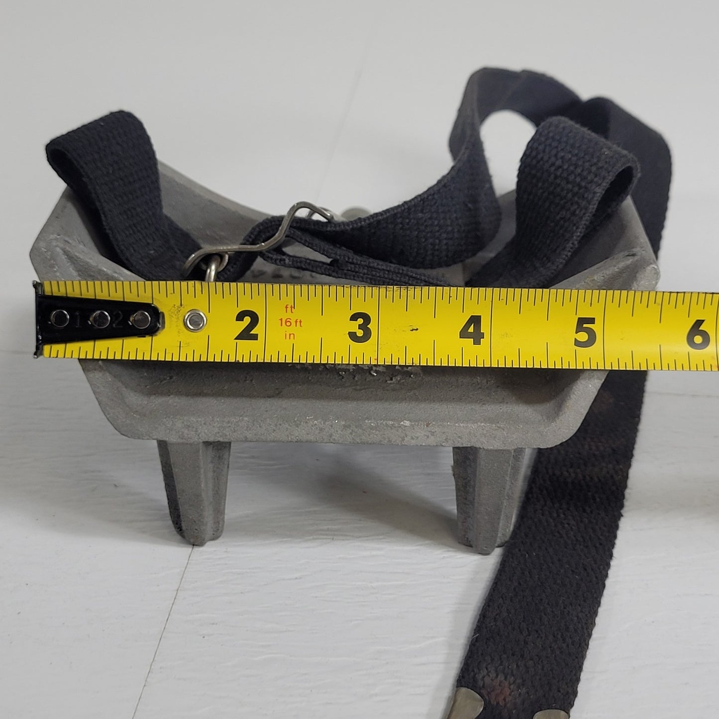 Ohaus 9014 Gas Cylinder Holder for Bench Safety Secure Adjustable Belt Mount