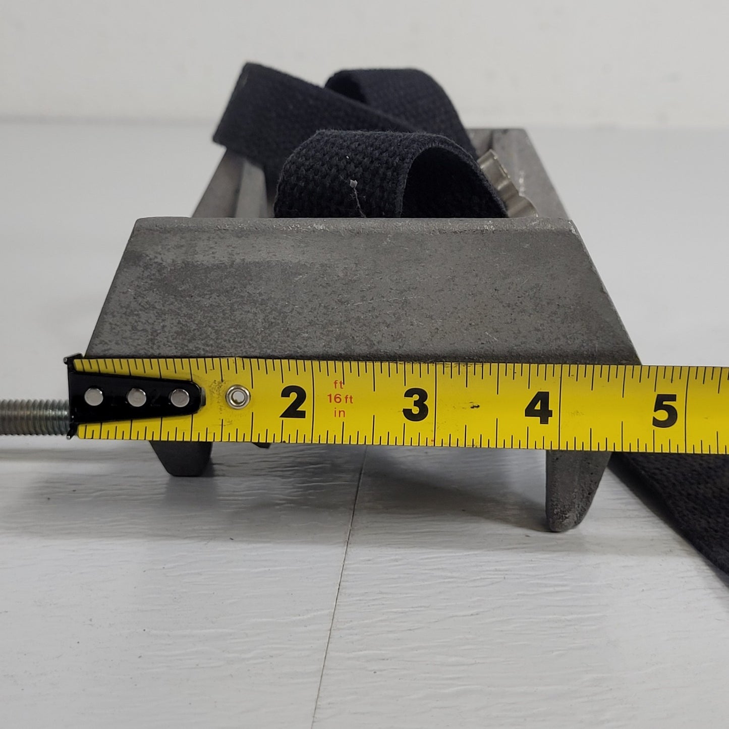 Ohaus 9014 Gas Cylinder Holder for Bench Safety Secure Adjustable Belt Mount