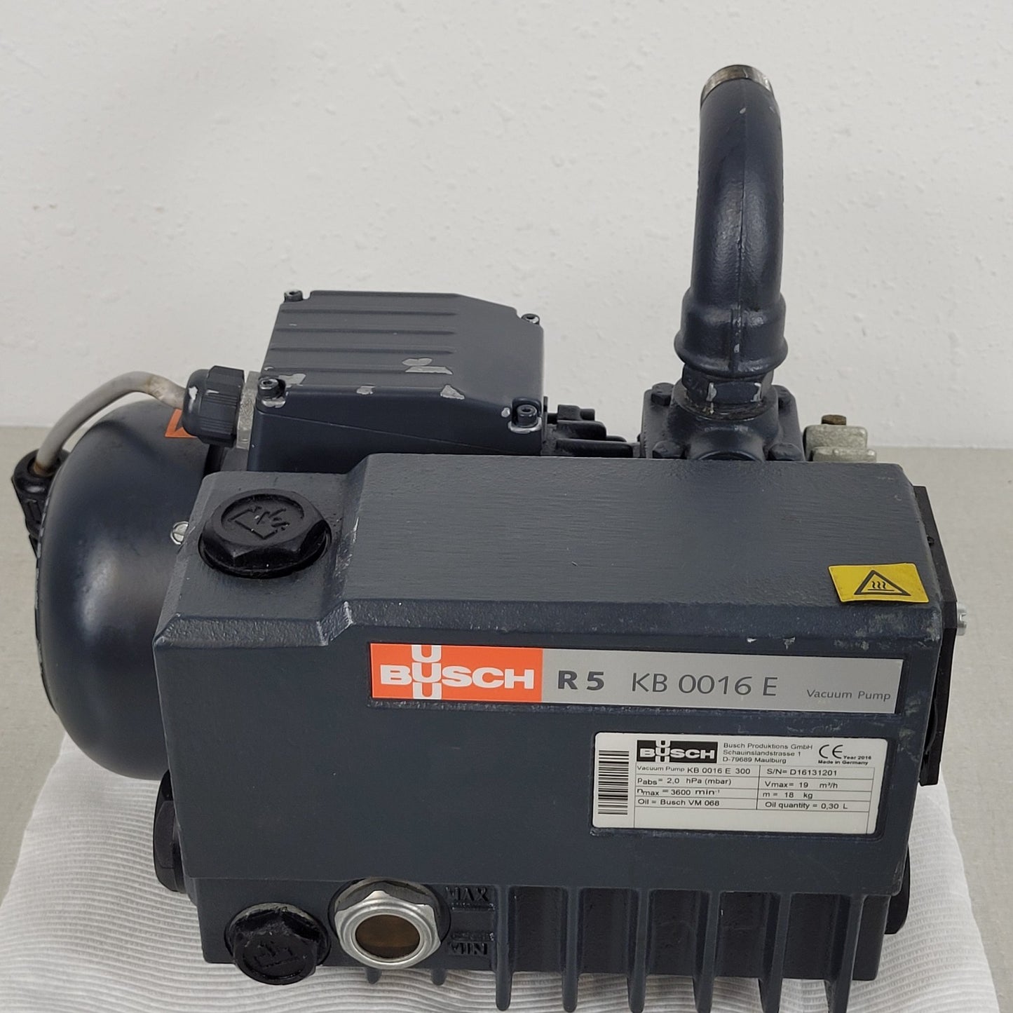 Busch R5 KB 0016 E Vacuum Pump 3-Phase Power 220V Rotary Vane Industrial System
